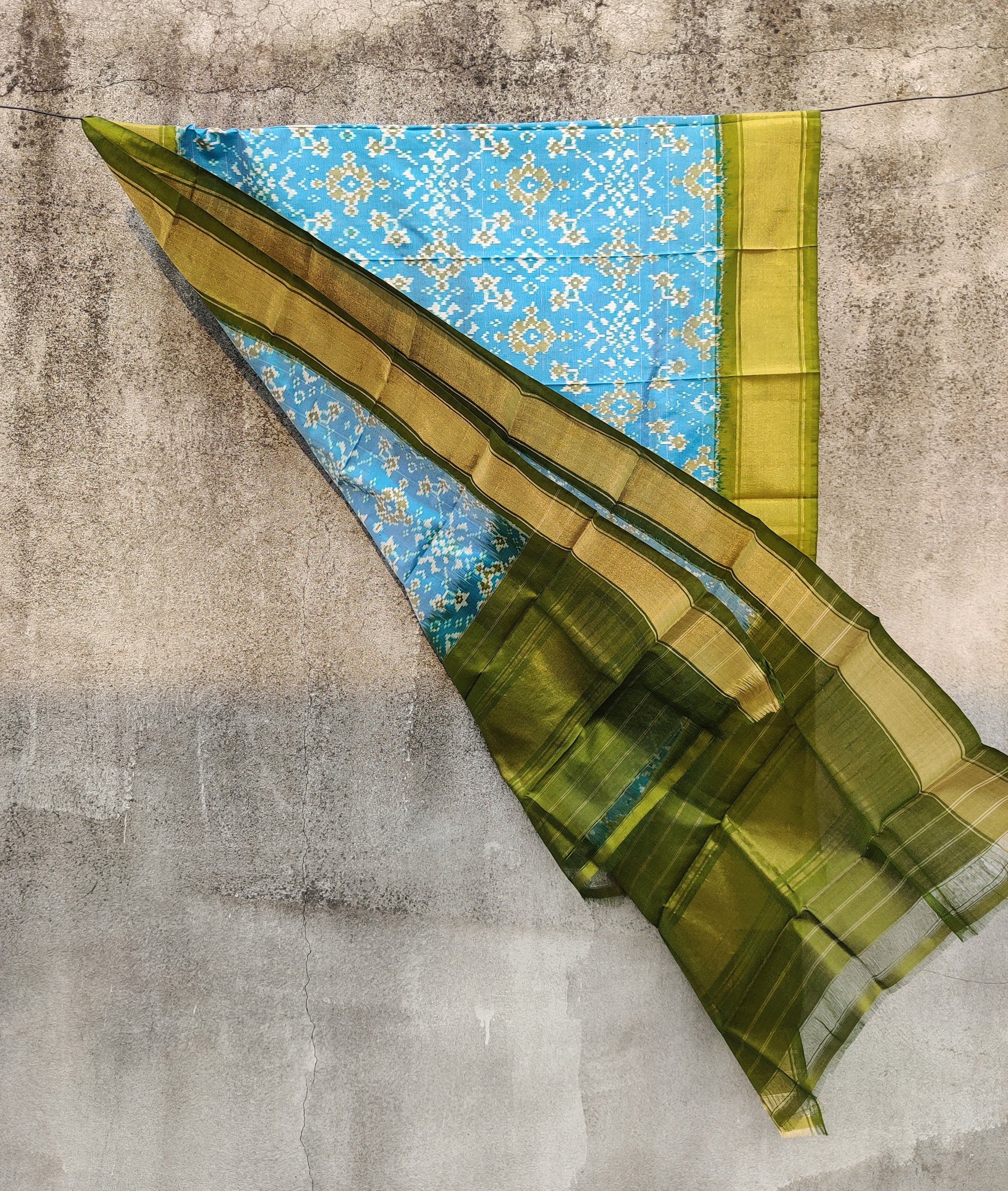 Eternal Beauty Handwoven Pochampally Ikat Silk Dupatta with Zari Elegance